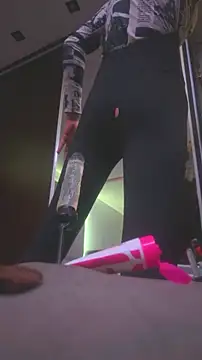 Snapshot of BodyandlegginLover chatting on September 18, 3:03 pm BodyandlegginLover online show from September 18, 3:03 pm