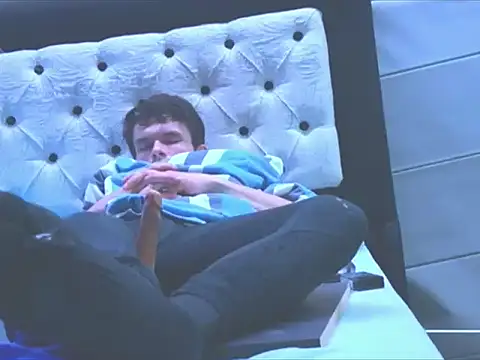 Snapshot of BodyandlegginLover chatting on October 15, 8:36 am BodyandlegginLover online show from October 15, 8:36 am