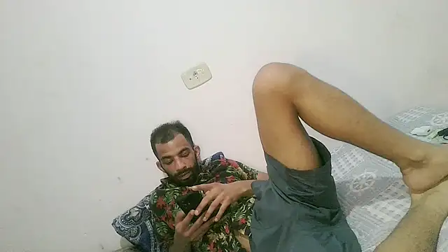 UncutToyBoy23cm online show from October 18, 7:47 pm