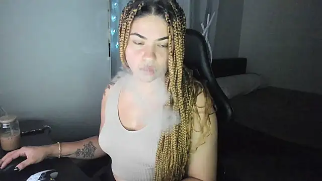 Snapshot of MelSaunders chatting on December 16, 3:19 am MelSaunders online show from December 16, 3:19 am