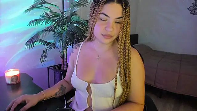 Snapshot of MelSaunders chatting on December 18, 2:53 am MelSaunders online show from December 18, 2:53 am