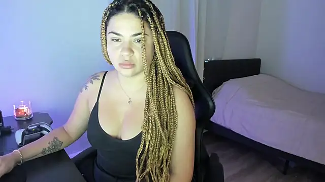 Snapshot of MelSaunders chatting on December 21, 3:03 am MelSaunders online show from December 21, 3:03 am