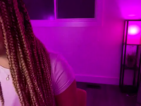 Snapshot of MelSaunders chatting on October 30, 2:02 am MelSaunders online show from October 30, 2:02 am