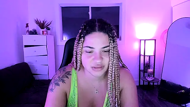 Snapshot of MelSaunders chatting on November 3, 1:08 am MelSaunders online show from November 3, 1:08 am