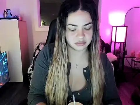 Snapshot of MelSaunders chatting on November 30, 1:20 am MelSaunders online show from November 30, 1:20 am