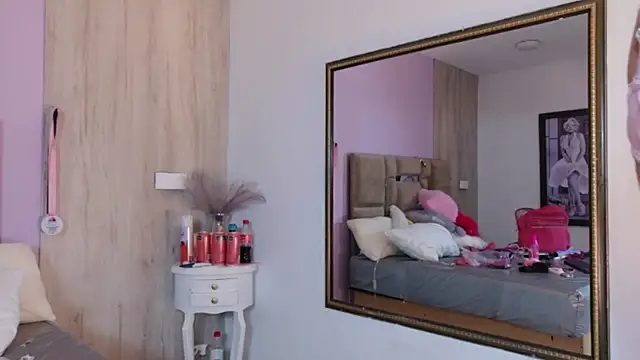 AbrilBrent online show from July 20, 7:49 pm