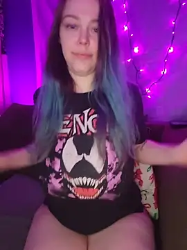 EverlyEster online show from April 5, 8:11 am