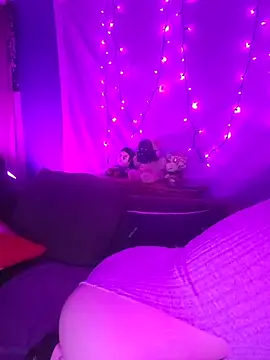 EverlyEster online show from April 5, 9:56 pm