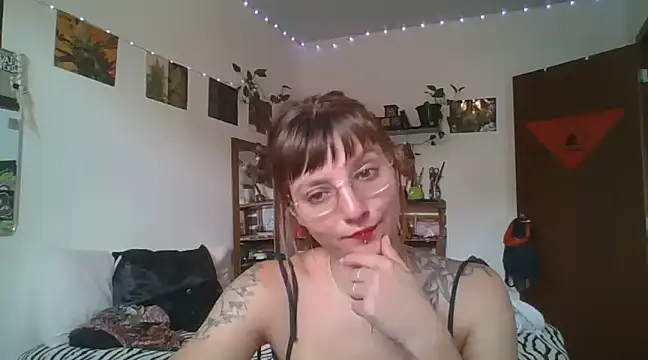 Snapshot of SweetyBabyDemon chatting on December 10, 1:55 pm SweetyBabyDemon online show from December 10, 1:55 pm