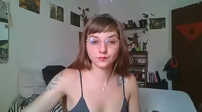 Snapshot of SweetyBabyDemon chatting on December 12, 12:12 pm SweetyBabyDemon online show from December 12, 12:12 pm
