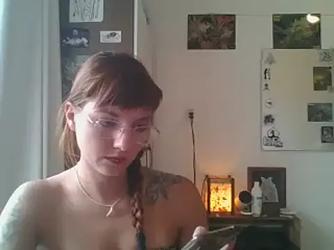 Snapshot of SweetyBabyDemon chatting on December 19, 8:13 pm SweetyBabyDemon online show from December 19, 8:13 pm