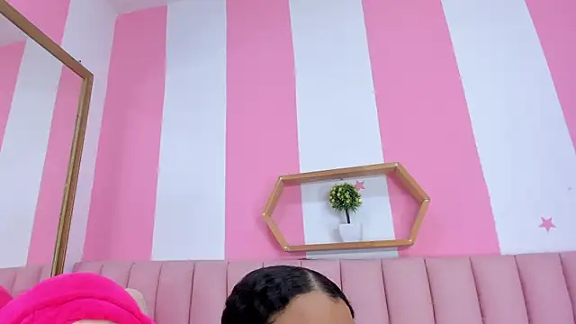 ISABELLA 020 online show from March 14, 12:10 pm