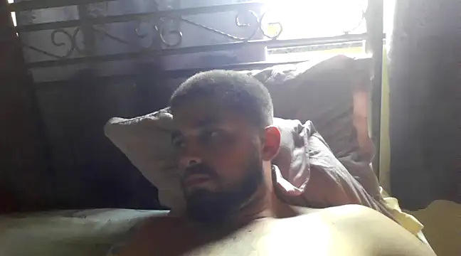 Snapshot of Dat1994 chatting on December 2, 4:20 pm Dat1994 online show from December 2, 4:20 pm