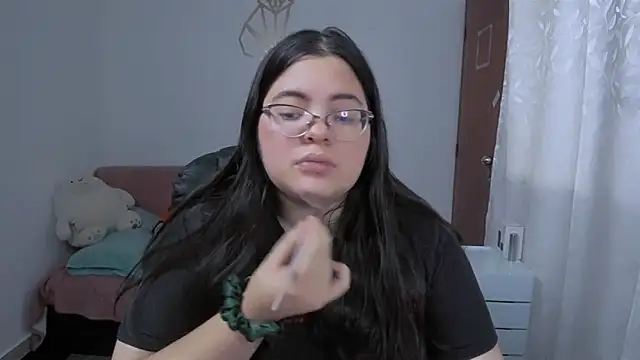 Snapshot of Aria_Fullbuster chatting on November 25, 9:04 pm Aria Fullbuster online show from November 25, 9:04 pm