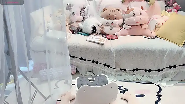 AKiKi711 online show from April 2, 4:54 am