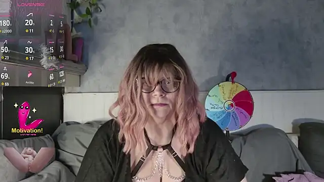 Snapshot of Lola-squirt chatting on January 6, 10:58 pm Lola-squirt online show from January 6, 10:58 pm