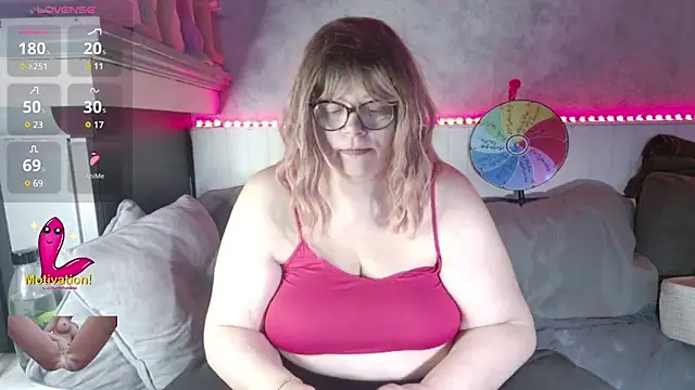 Snapshot of Lola-squirt chatting on February 9, 10:54 pm Lola-squirt online show from February 9, 10:54 pm