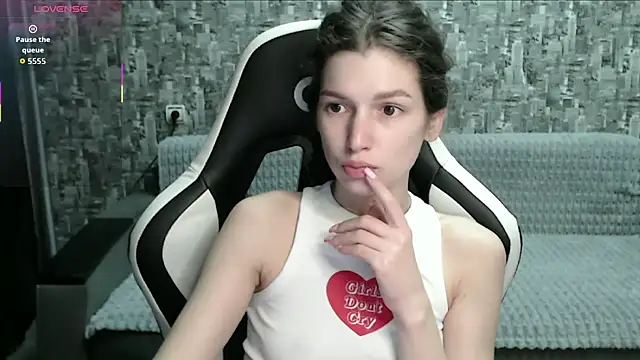 MissMiaCutie online show from October 13, 1:44 pm