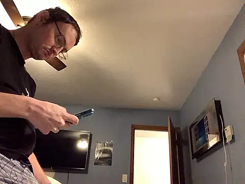 Snapshot of Hebrewhammers42 chatting on January 27, 6:19 am Hebrewhammers42 online show from January 27, 6:19 am