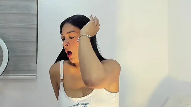 bella hadid1  online show from February 19, 3:57 am