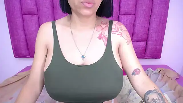 Snapshot of LindaKardi chatting on September 16, 12:28 pm LindaKardi online show from September 16, 12:28 pm