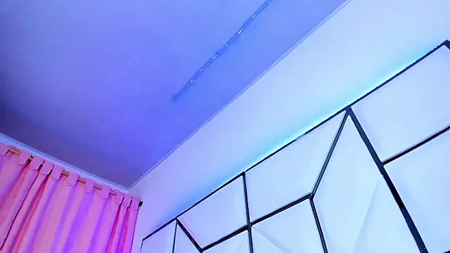 Snapshot of SarayRoyse chatting on February 25, 10:18 pm SarayRoyse online show from February 25, 10:18 pm