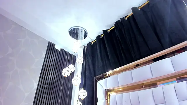 Snapshot of SarayRoyse chatting on October 1, 7:31 pm SarayRoyse online show from October 1, 7:31 pm