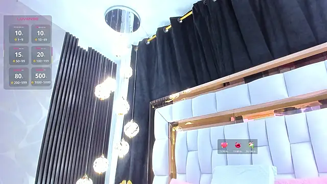 Snapshot of SarayRoyse chatting on November 21, 7:23 pm SarayRoyse online show from November 21, 7:23 pm