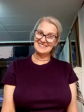 irinamaux online show from October 22, 6:18 pm