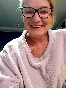 irinamaux online show from April 11, 12:59 am