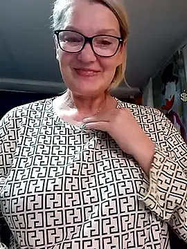 irinamaux online show from April 12, 4:39 am