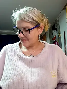 irinamaux online show from April 17, 1:52 am