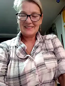 irinamaux online show from May 23, 7:40 pm