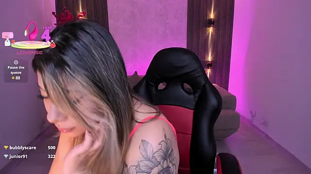 Snapshot of celeste_rosse chatting on March 6, 6:52 am celeste rosse online show from March 6, 6:52 am