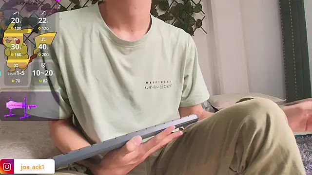 Snapshot of Levii_Ackermann chatting on February 10, 3:10 pm Levii Ackermann online show from February 10, 3:10 pm