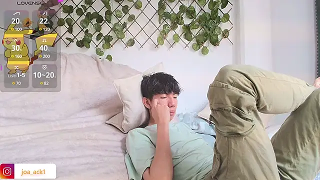 Snapshot of Levii_Ackermann chatting on February 10, 7:49 pm Levii Ackermann online show from February 10, 7:49 pm