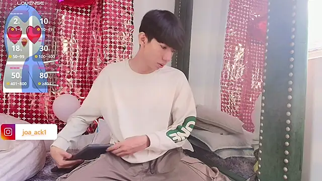 Snapshot of Levii_Ackermann chatting on February 17, 2:26 pm Levii Ackermann online show from February 17, 2:26 pm