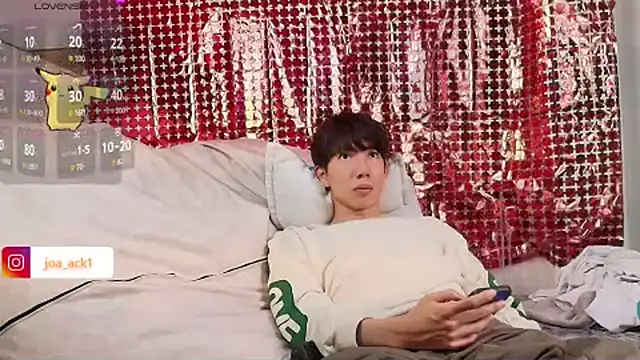 Snapshot of Levii_Ackermann chatting on February 17, 8:36 pm Levii Ackermann online show from February 17, 8:36 pm