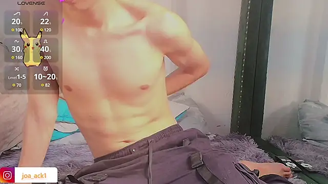 Snapshot of Levii_Ackermann chatting on February 22, 7:25 pm Levii Ackermann online show from February 22, 7:25 pm