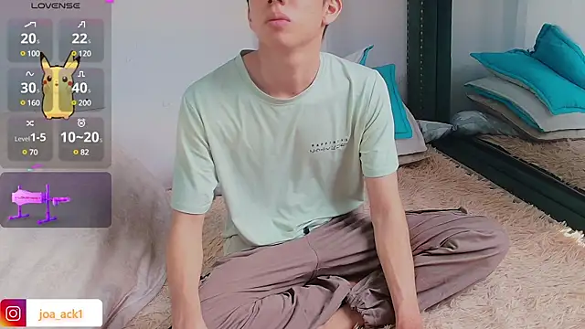 Snapshot of Levii_Ackermann chatting on February 25, 7:47 pm Levii Ackermann online show from February 25, 7:47 pm