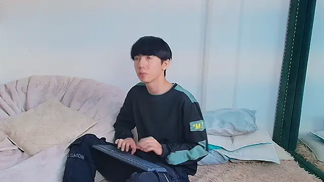 Snapshot of Levii_Ackermann chatting on March 7, 3:28 pm Levii Ackermann online show from March 7, 3:28 pm