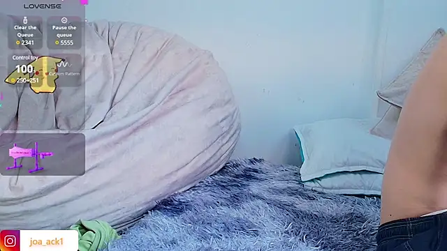 Snapshot of Levii_Ackermann chatting on March 9, 6:21 pm Levii Ackermann online show from March 9, 6:21 pm