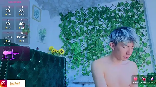 Snapshot of Levii_Ackermann chatting on September 16, 2:18 pm Levii Ackermann online show from September 16, 2:18 pm