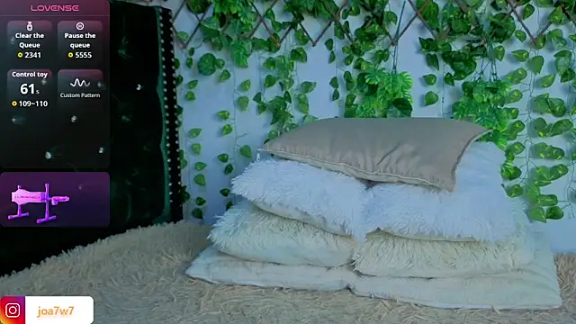 Snapshot of Levii_Ackermann chatting on September 19, 2:07 pm Levii Ackermann online show from September 19, 2:07 pm