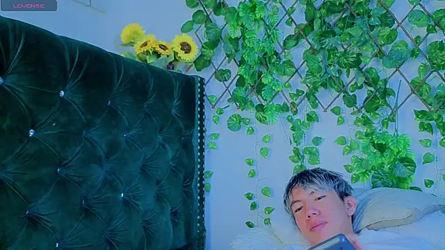 Snapshot of Levii_Ackermann chatting on September 23, 2:42 pm Levii Ackermann online show from September 23, 2:42 pm