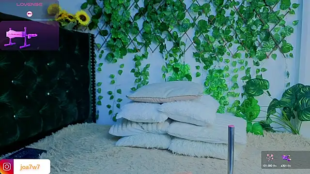 Snapshot of Levii_Ackermann chatting on September 24, 1:58 pm Levii Ackermann online show from September 24, 1:58 pm