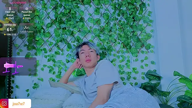 Snapshot of Levii_Ackermann chatting on October 8, 1:53 pm Levii Ackermann online show from October 8, 1:53 pm