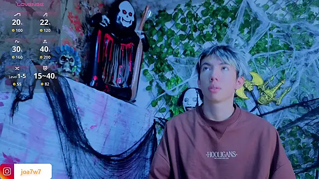 Snapshot of Levii_Ackermann chatting on October 13, 12:49 pm Levii Ackermann online show from October 13, 12:49 pm