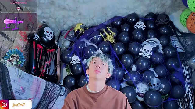 Snapshot of Levii_Ackermann chatting on October 17, 2:30 pm Levii Ackermann online show from October 17, 2:30 pm