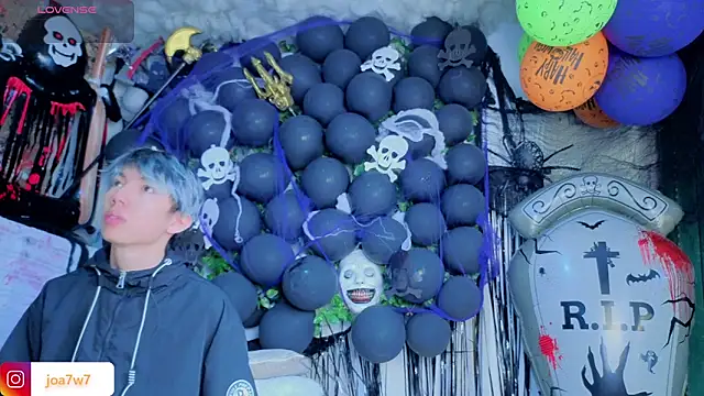 Snapshot of Levii_Ackermann chatting on October 28, 2:09 pm Levii Ackermann online show from October 28, 2:09 pm